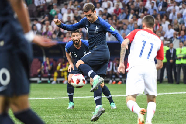 英超第9輪曼聯0-5利物浦 薩拉赫帽子戲法博格巴替補染紅.