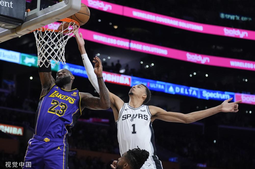 庫明加稱小佩頓是防守界的超人 擅長防守無人能敵.