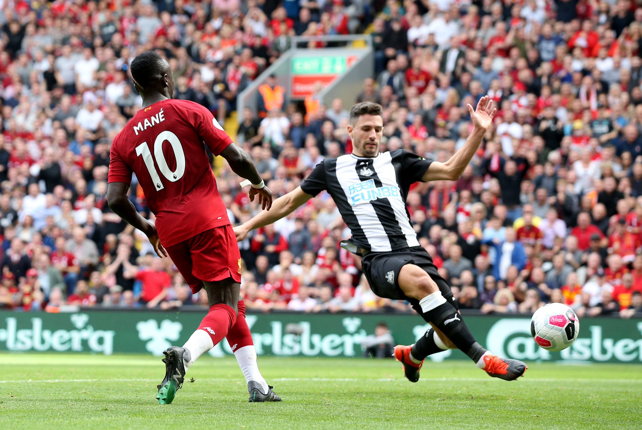 庫明加稱小佩頓是防守界的超人 擅長防守無人能敵.